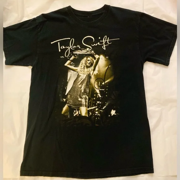 Taylor Swift Fearless 2009 tour shirt - Picture 2 of 10